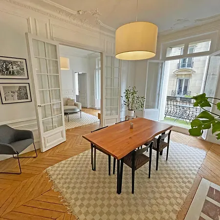 Magnific Near Arc De Triomphe * Paris