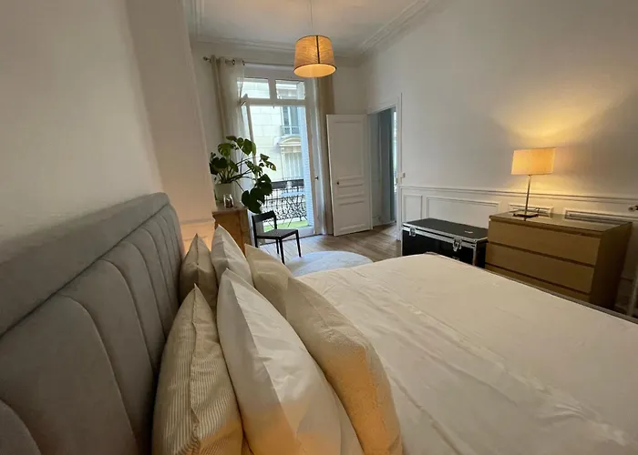 Magnific Near Arc De Triomphe Apartment Paris
